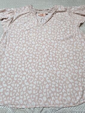 EVRI Blouse Womens 1X Peach Animal Print Smocked V-Neck Short Sleeve Casual Top